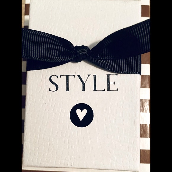 Smiling is ALWAYS in fashion! - Picture 4 of 14